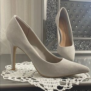 Christian Siriano Light Gray Suede Pointed-Toe Stiletto Pumps